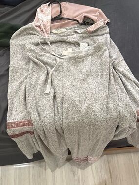 Cozy Light Gray Lounge Sweater Set with Dusty Pink Trim